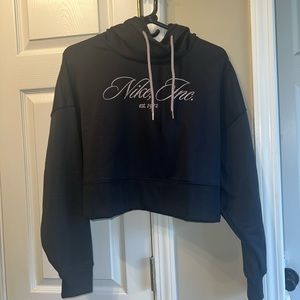 Women’s cropped black/purple Nike hoodie size medium